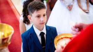 Biskup Pavel Konzbul se setká s prvokomunikanty