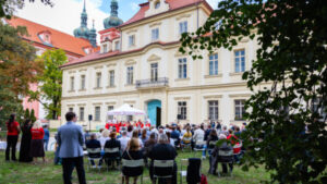 Domov sv. Václava slavnostně otevřen. Arcibiskup Přibyl jej požehnal na svátek svaté Ludmily