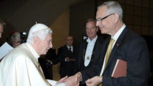 Ratzingerovu cenu za rok 2026 získá americký teolog John C. Cavadini