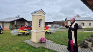 Požehnání pro pole i lidi: Arcibiskup oslavil se zaměstnanci farem sv. Vendelína