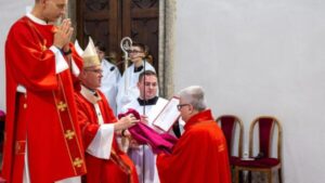 Staleté tradice, nové vize: Kapituly olomoucké arcidiecéze dostávají nové kanovníky